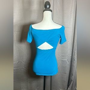 Fitted blue short sleeve top with back cutout